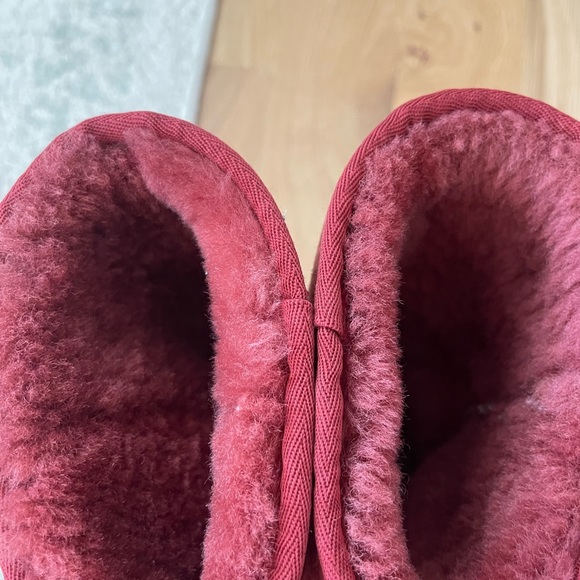 EXCELLENT CONDITION UGG Classic Short II Women's Mouton Red Boots - Picture 3 of 4